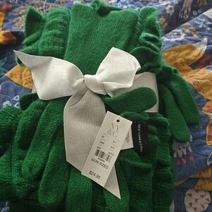 NWT New York & Company Green Ruffle Scarf & Gloves Set